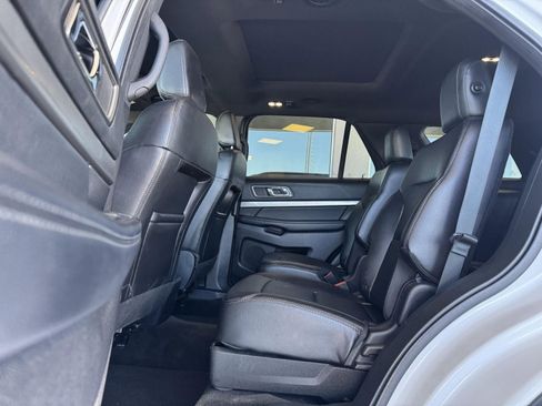 Used 2018 Ford Explorer XLT w/ Equipment Group 202A image 10