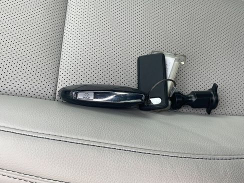 Used 2025 Genesis G70 2.5T image 22