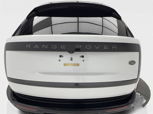 Used 2023 Land Rover Range Rover Long Wheelbase SE image 9