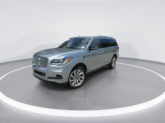 Used 2024 Lincoln Navigator L Reserve AWD/4WD image 4
