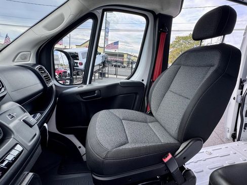 Used 2025 RAM ProMaster 2500 w/ Storage Group image 18