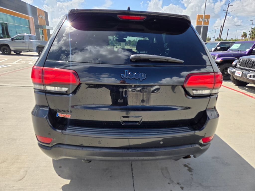 Used 2019 Jeep Grand Cherokee Laredo AWD/4WD image 4