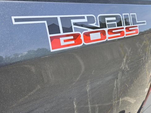 Used 2021 Chevrolet Silverado 1500 LT Trail Boss w/ Convenience Package II image 10