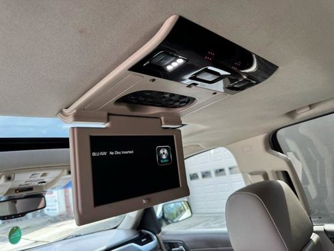 Used 2017 Chevrolet Suburban Premier image 15