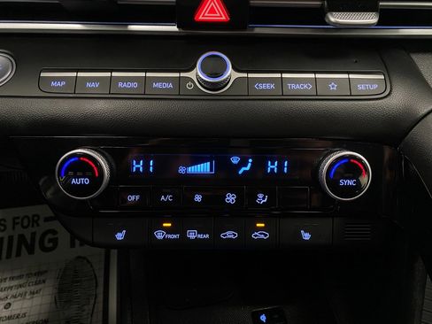 Certified 2025 Hyundai Elantra SEL image 24