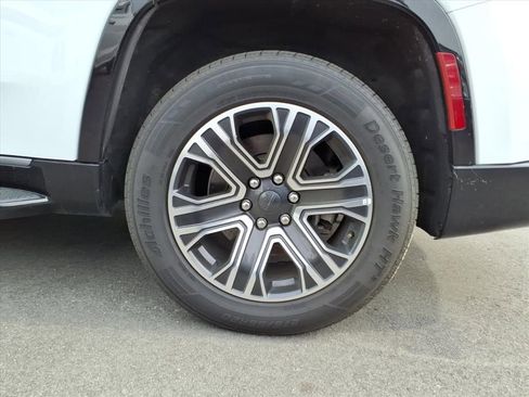 Used 2024 Jeep Wagoneer Series II w/ Flexible Seating Group image 23