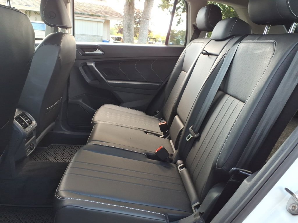 Used 2024 Volkswagen Tiguan SE AWD/4WD image 17