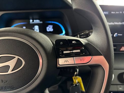 Certified 2025 Hyundai Elantra SE FWD image 15