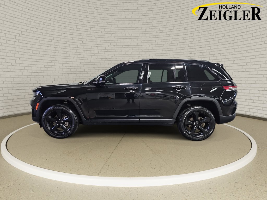 Used 2024 Jeep Grand Cherokee Altitude AWD/4WD image 8
