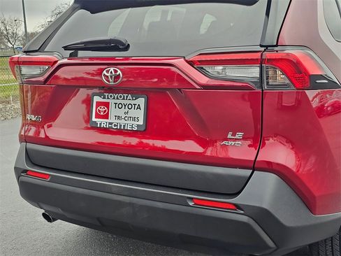 Used 2020 Toyota RAV4 LE image 13