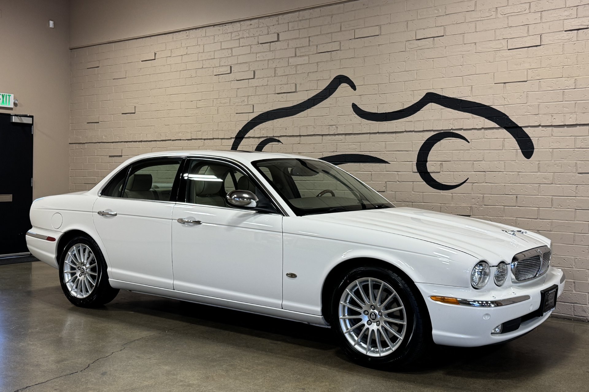 Used 2007 Jaguar XJ8 RWD image 2
