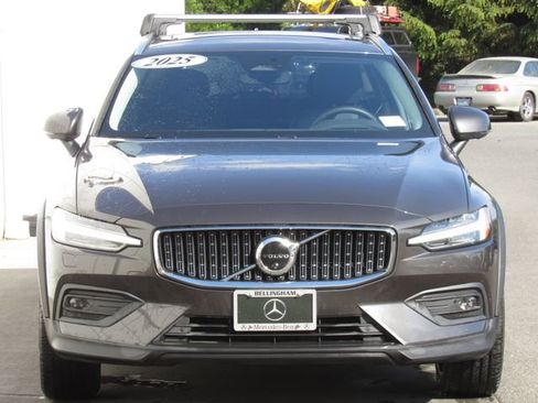 Used 2025 Volvo V60 B5 Cross Country Ultra w/ Protection Package Premier AWD/4WD image 3