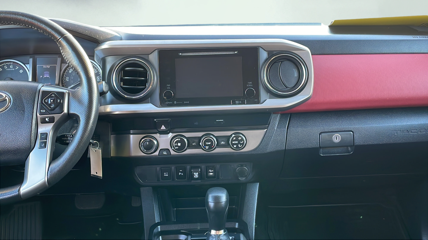 Certified 2019 Toyota Tacoma SR5 AWD/4WD image 11