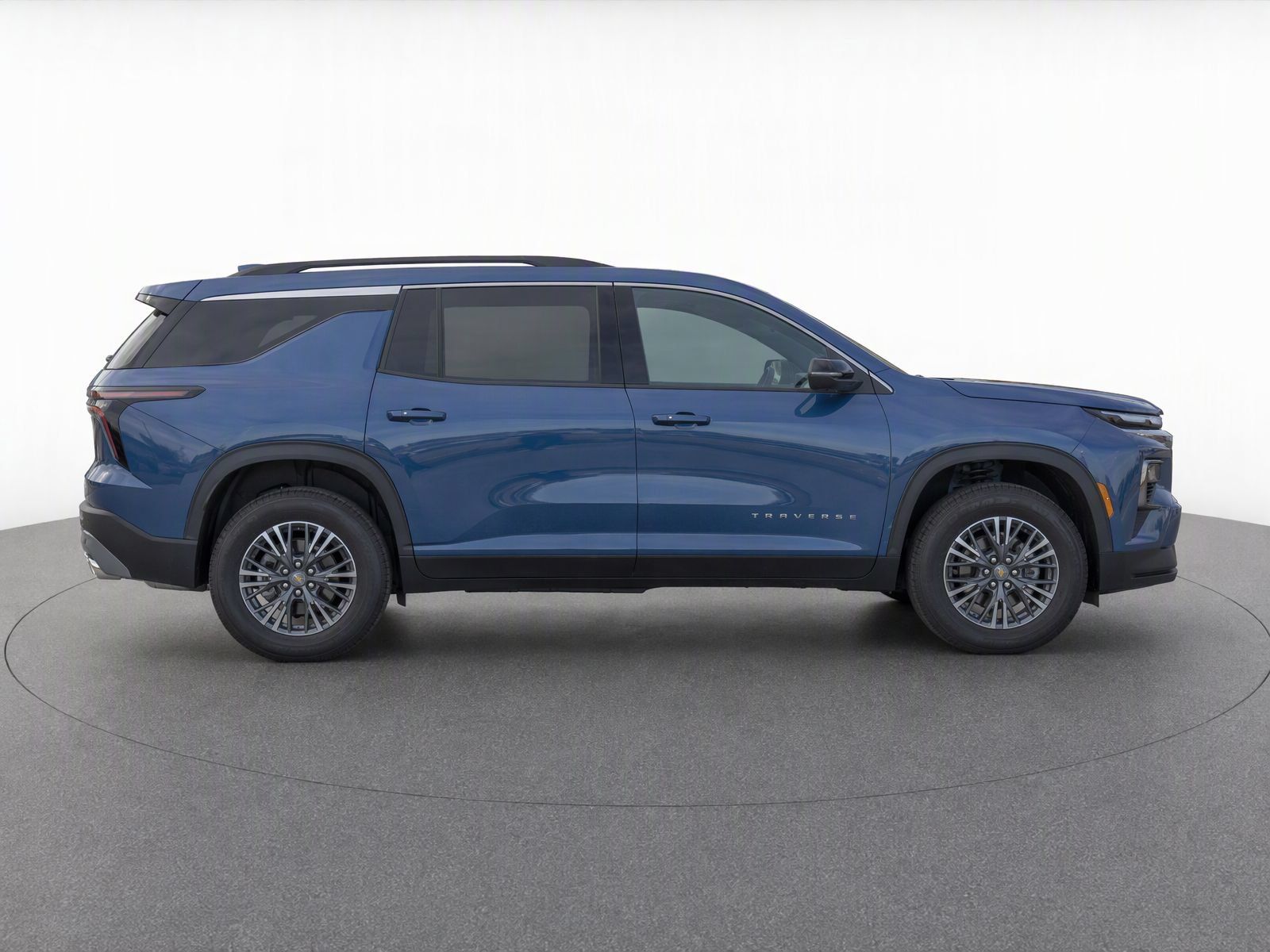 Used 2026 Chevrolet Traverse LT FWD image 8
