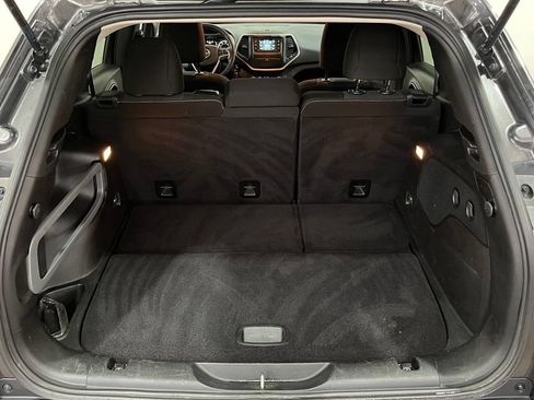 Used 2016 Jeep Cherokee Latitude FWD image 13