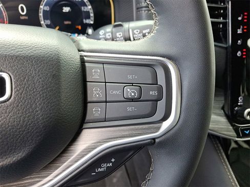 Used 2024 Jeep Wagoneer Series III image 21