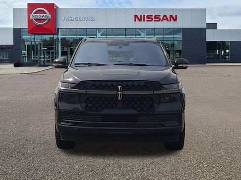 Used 2025 Lincoln Navigator Black Label AWD/4WD image 2