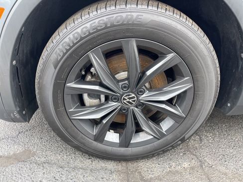 Used 2024 Volkswagen Tiguan SE AWD/4WD image 26