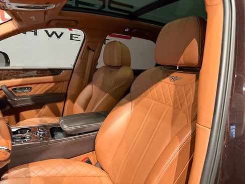 Used 2018 Bentley Bentayga AWD/4WD image 25