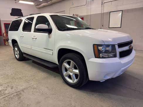 Used 2014 Chevrolet Suburban LT w/ Luxury Package image 1