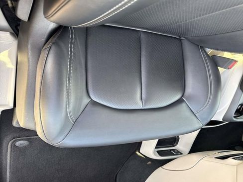 Used 2024 Chrysler Pacifica Touring-L image 15