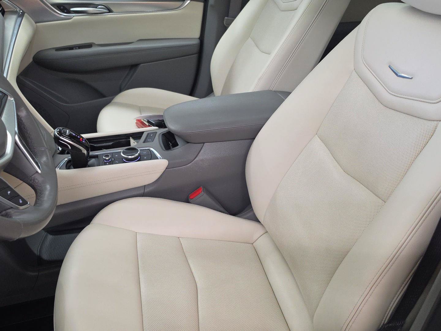 Used 2023 Cadillac XT5 Premium Luxury AWD/4WD image 6