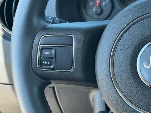 Used 2012 Jeep Compass Latitude FWD image 22