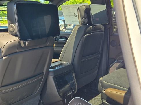 New 2026 GMC Yukon Denali Ultimate w/ LPO, Floor Liner Package AWD/4WD image 34