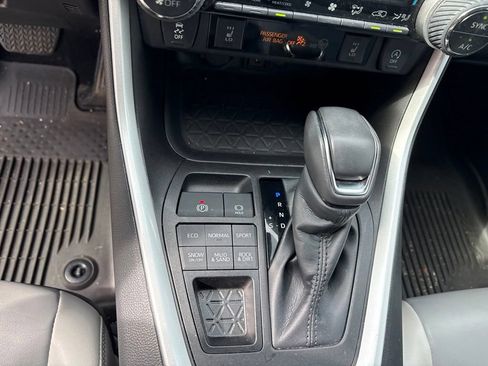 Used 2022 Toyota RAV4 XLE Premium AWD/4WD image 19
