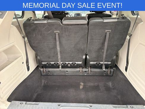 Used 2014 Chrysler Town & Country Touring FWD image 33