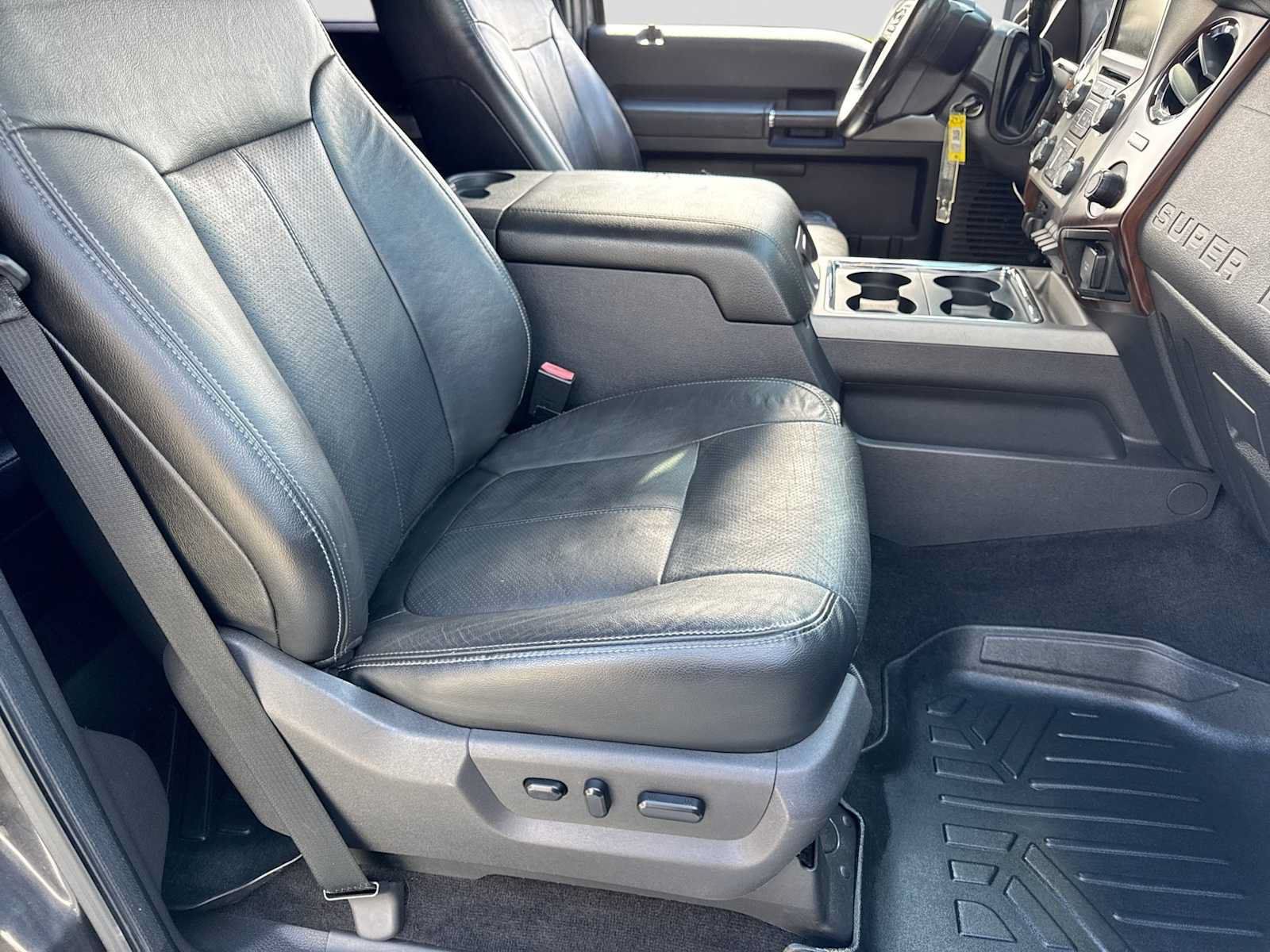 Used 2015 Ford F250 Lariat w/ Lariat Ultimate Package AWD/4WD image 21