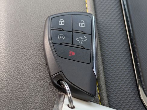 Used 2022 Chevrolet Silverado 1500 ZR2 w/ Technology Package image 35