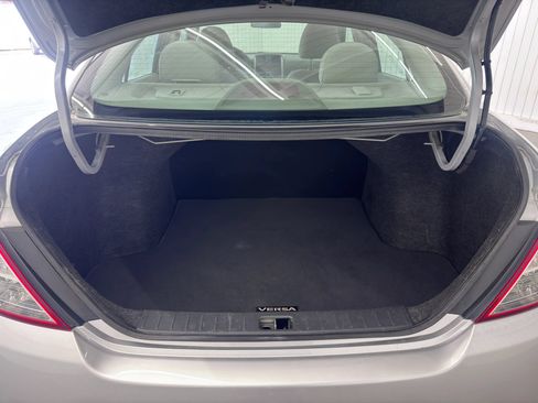 Used 2012 Nissan Versa SV FWD image 13