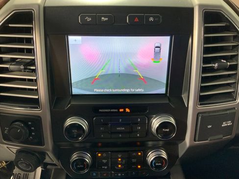 Used 2019 Ford F150 Platinum w/ FX4 Off-Road Package AWD/4WD image 4