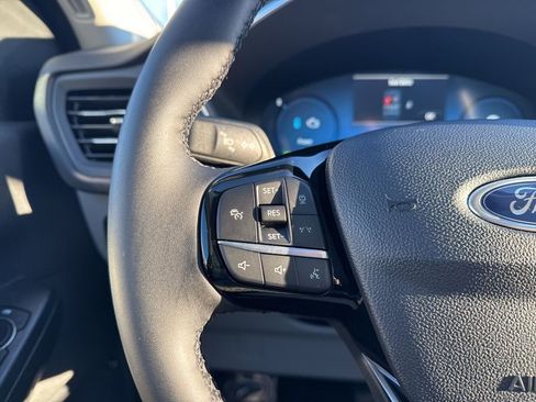 New 2025 Ford Escape SE w/ PHEV Premium Package FWD image 26