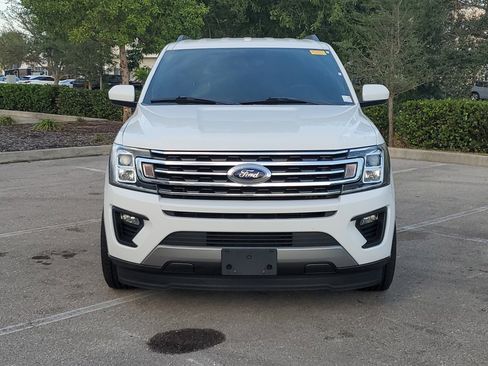 Used 2019 Ford Expedition XLT image 2