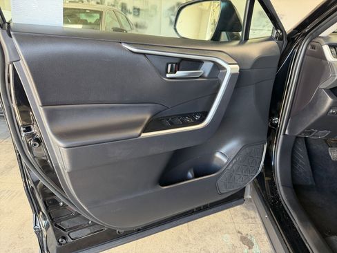 Used 2025 Toyota RAV4 XLE image 20