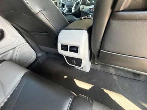 Used 2024 GMC Terrain SLT AWD/4WD image 45