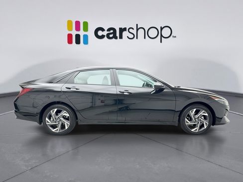 Used 2023 Hyundai Elantra SEL FWD image 6