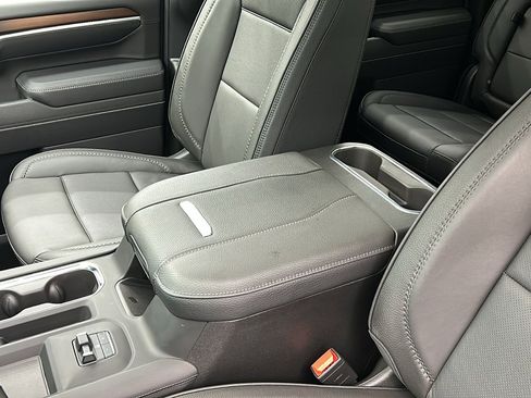 Used 2025 GMC Sierra 3500 Denali w/ Denali Reserve Package image 29