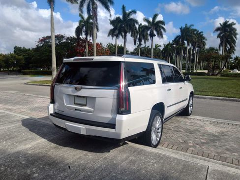 Used 2018 Cadillac Escalade ESV Premium Luxury AWD/4WD image 22