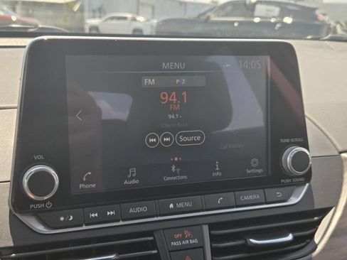 Used 2025 Nissan Altima 2.5 SV FWD image 18