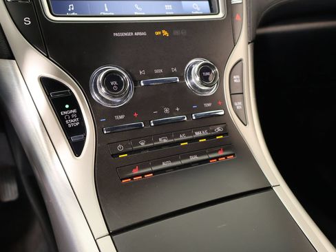 Used 2020 Lincoln Nautilus FWD image 7