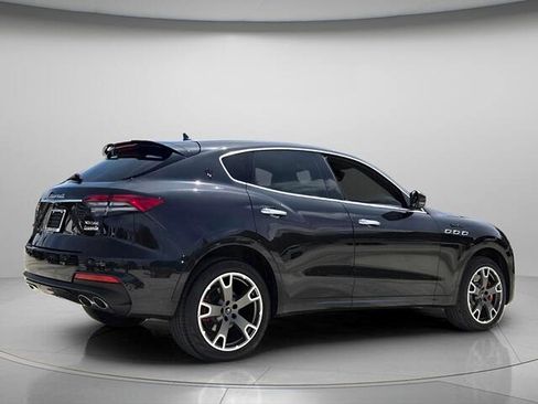 Used 2022 Maserati Levante Modena AWD/4WD image 6