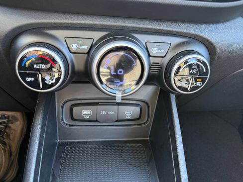 New 2025 Hyundai Venue SEL image 30