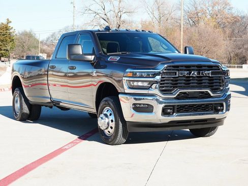 Used 2025 RAM 3500 Tradesman w/ Chrome Appearance Group image 6