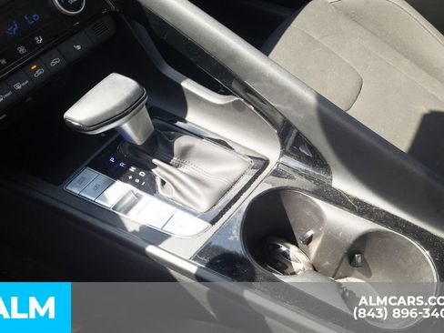 Used 2024 Hyundai Elantra SEL w/ Convenience Package FWD image 9