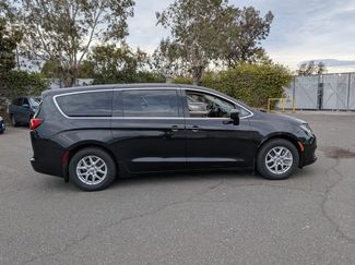 Used 2017 Chrysler Pacifica Touring video 4