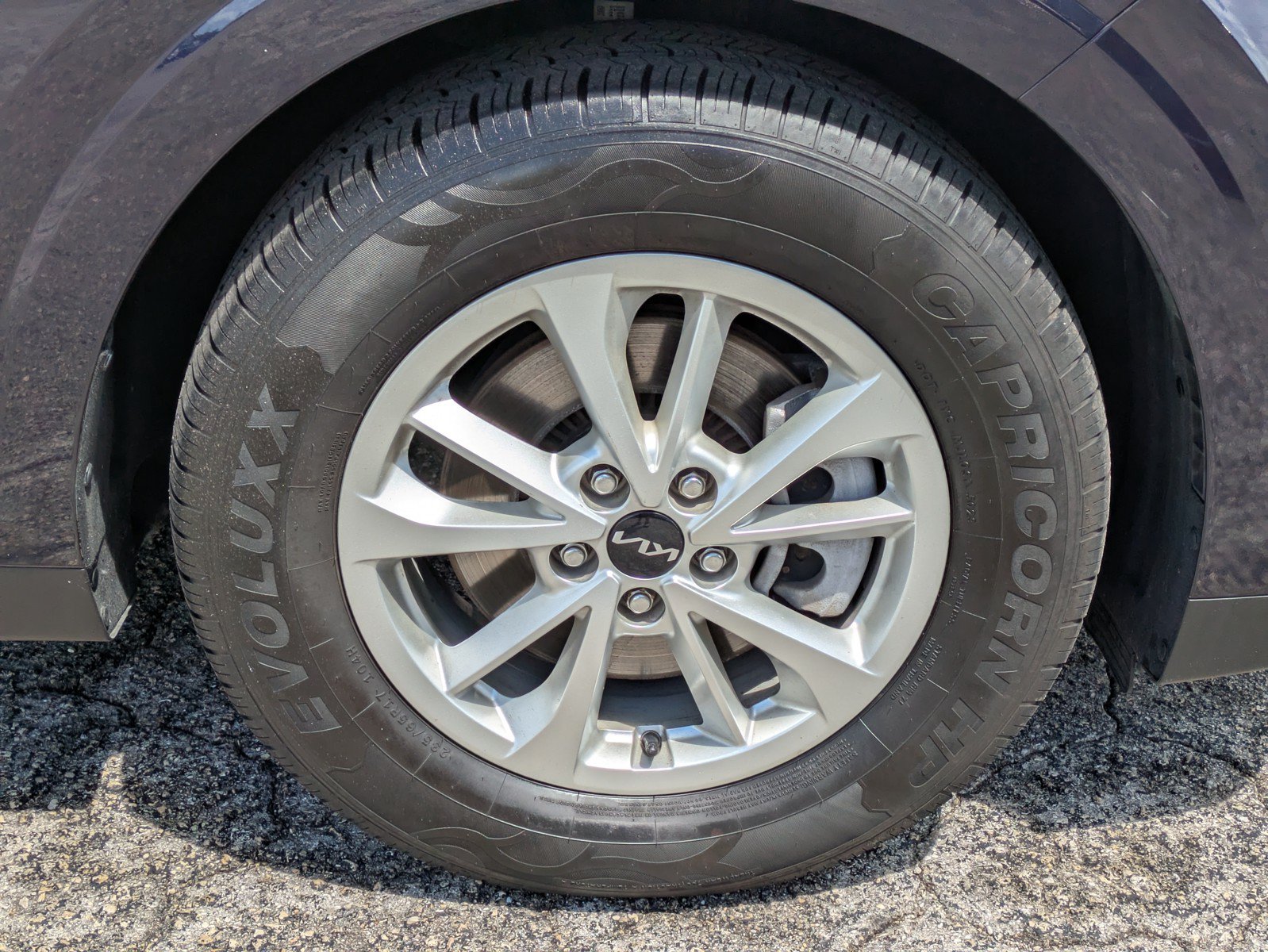 Used 2024 Kia Carnival LX FWD image 8