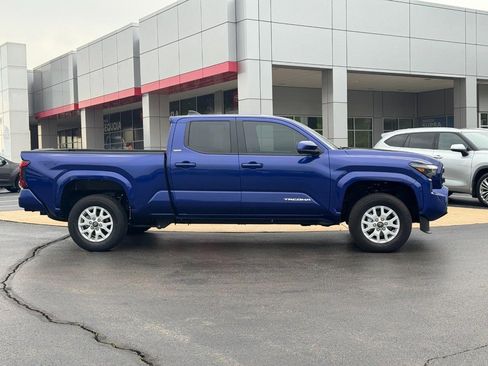Certified 2025 Toyota Tacoma SR5 AWD/4WD image 2